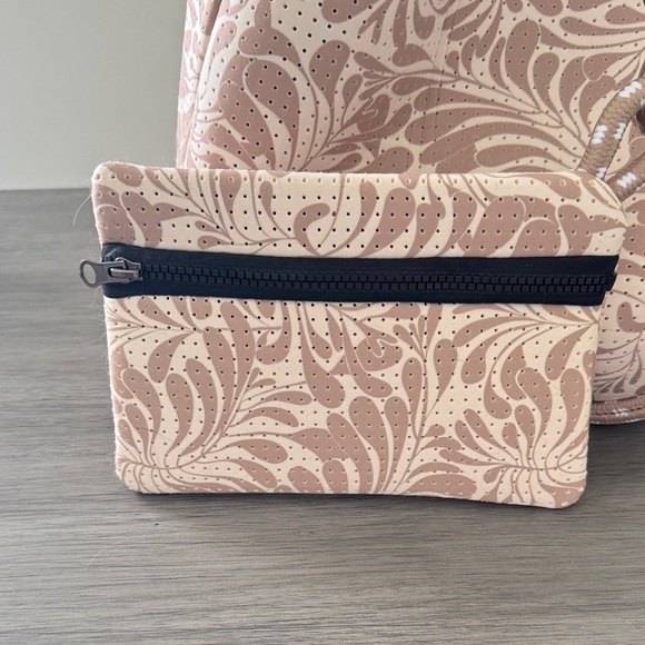 Pop Ups Palm Dreams Tote - Picture 4 of 6